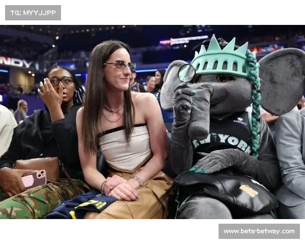 克拉克场边指导新秀西姆斯狂热轻松击败风暴获胜20分 克拉克场边指导新秀西姆斯狂热轻松击败风暴获胜20分