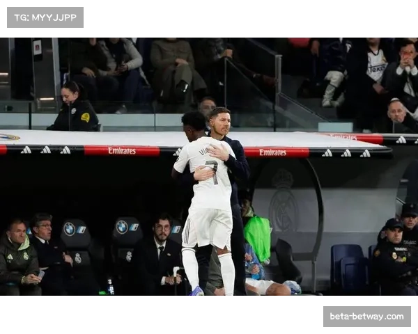 登贝莱转型伪中锋见效 巴黎尖刀贡献进球助攻两双